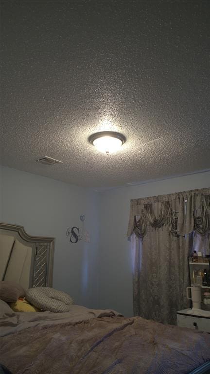 428 NW 91st St, Oklahoma City, OK 73114 - bedroom with a textured ceiling