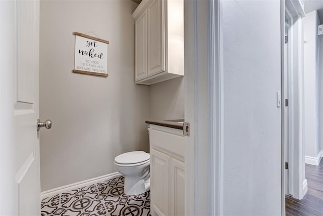 3366 Antler Vly, Guthrie, OK 73044 - bathroom featuring baseboards, toilet, and vanity