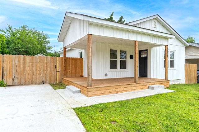 1828 NW 38th St, Oklahoma City, OK 73118 - modern farmhouse style home with a porch
