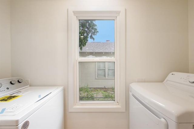 1828 NW 38th St, Oklahoma City, OK 73118 - laundry room with washing machine and clothes dryer