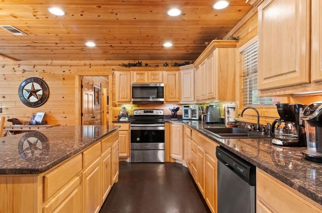170 Driftcast Rd, Broken Bow, OK 74728 - kitchen featuring appliances with stainless steel finishes, a sink, light brown cabinets, recessed lighting, and wood ceiling