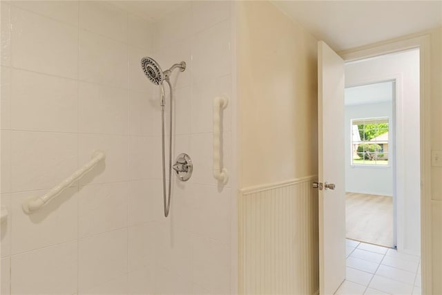 1121 NW 105th St, Oklahoma City, OK 73114 - full bath featuring a tile shower and tile patterned flooring