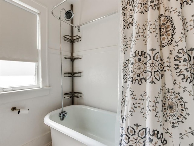 1218 NW 21st St, Oklahoma City, OK 73106 - bathroom with a soaking tub, curtained shower, and baseboards