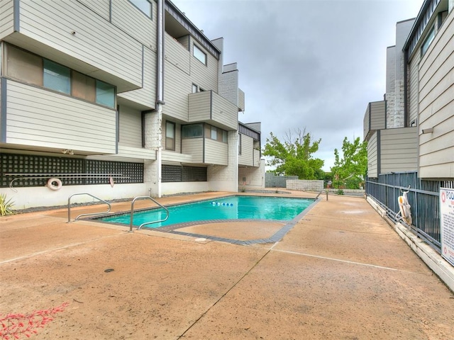 931 NW 7th St Unit 104, Oklahoma City, OK 73106 - community pool with a patio