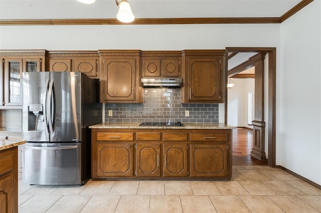2613 NW 159th St, Edmond, OK 73013 - kitchen featuring stainless steel refrigerator with ice dispenser, under cabinet range hood, ornamental molding, baseboards, and backsplash