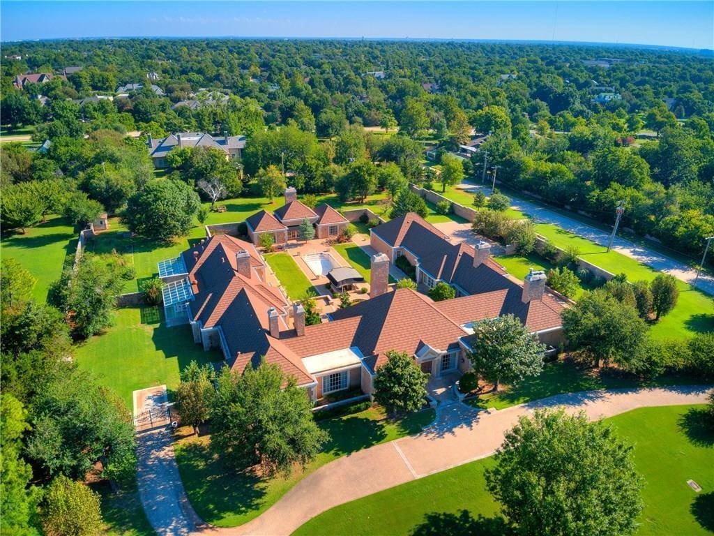 1701 Drury Ln, Nichols Hills, OK 73116