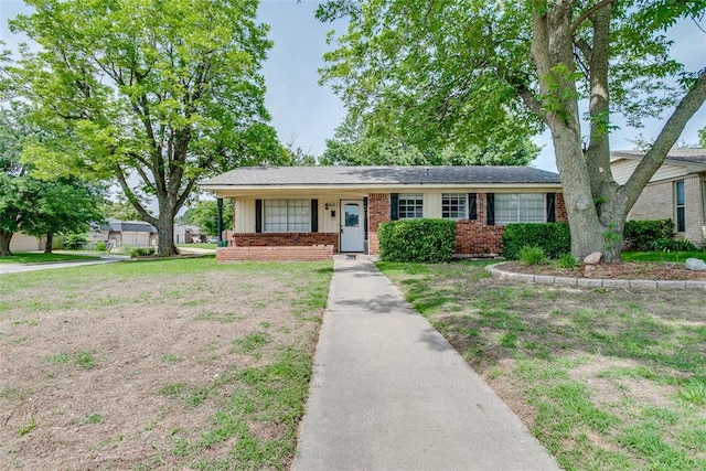 601 Woodland Way, Oklahoma City, OK 73127 - view of front facade featuring brick siding and a front yard
