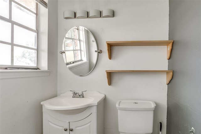 601 Woodland Way, Oklahoma City, OK 73127 - half bath featuring vanity and toilet