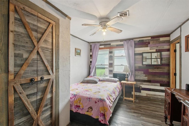 1001 N Pine St, Midwest City, OK 73130 - bedroom featuring wood finished floors and ceiling fan