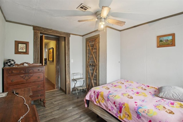 1001 N Pine St, Midwest City, OK 73130 - bedroom with wood finished floors, ornamental molding, and a ceiling fan