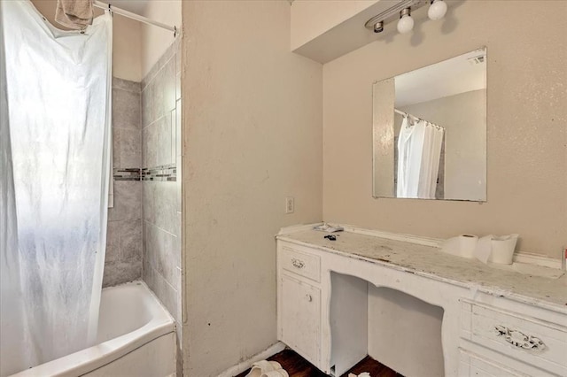 208 E Lockheed Dr, Midwest City, OK 73110 - bathroom with vanity and shower / tub combo
