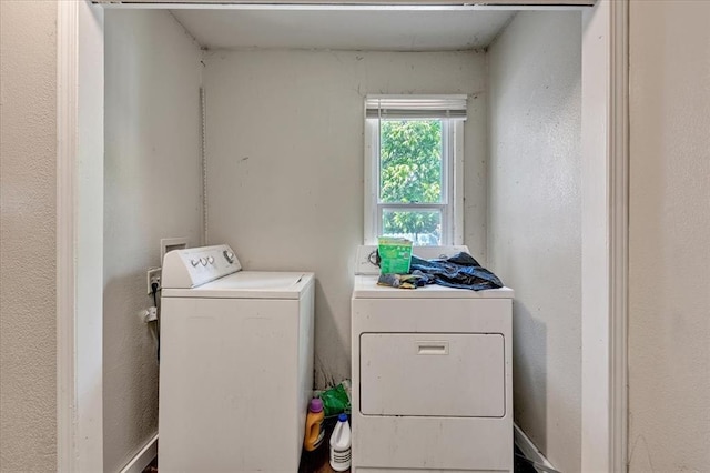208 E Lockheed Dr, Midwest City, OK 73110 - laundry room with washer and dryer