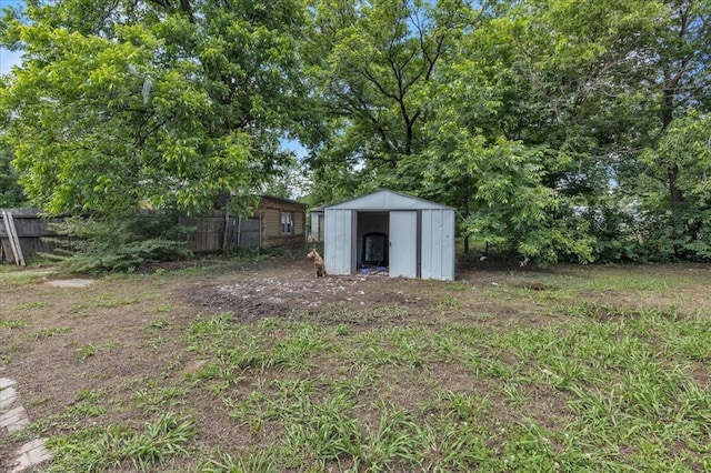 208 E Lockheed Dr, Midwest City, OK 73110 - view of yard featuring a storage shed