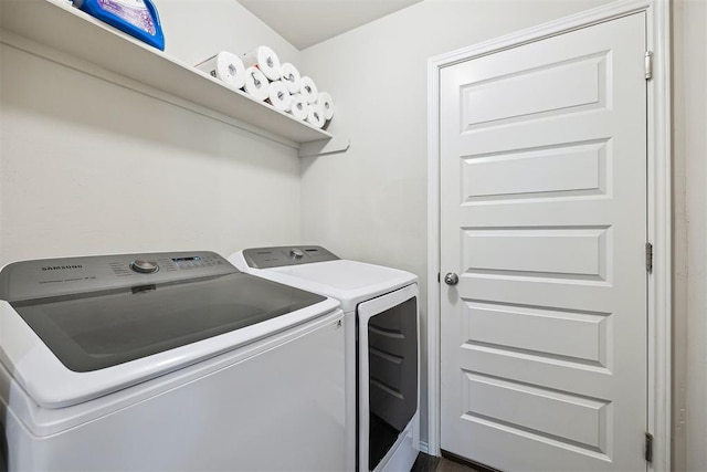 11604 NW 95th St, Yukon, OK 73099 - laundry area with independent washer and dryer
