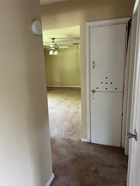 1012 Box St, Altus, OK 73521 - hallway featuring carpet flooring