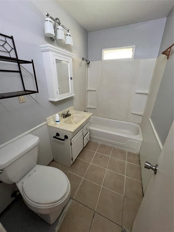 1012 Box St, Altus, OK 73521 - full bathroom featuring toilet, vanity, tile patterned flooring, and tub / shower combination