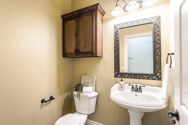 17504 Silverhawk Way, Edmond, OK 73012 - half bathroom featuring toilet and baseboards