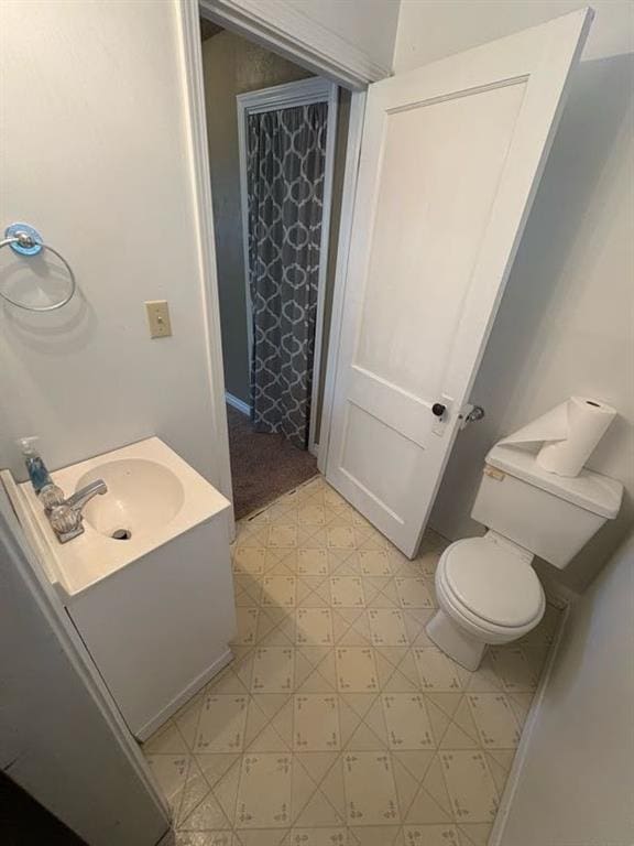 408 N Findlay St, Norman, OK 73071 - full bath featuring tile patterned floors, vanity, and toilet