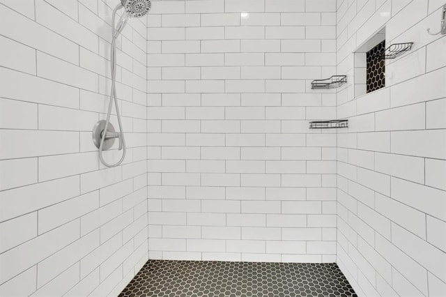 2 NW Havenshire Cir, Lawton, OK 73505 - bathroom featuring tiled shower