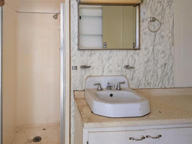 226 E Iowa St, Walters, OK 73572 - full bath featuring a shower stall and vanity