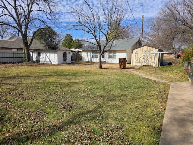 226 E Iowa St, Walters, OK 73572 - view of yard