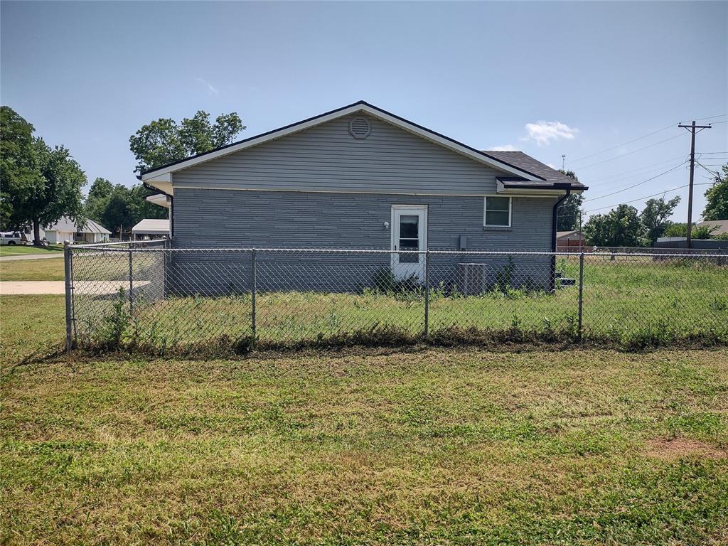 206 6th St, Verden, OK 73092 - view of side of home
