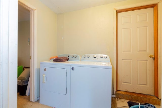 320 W Forest Ave, Eufaula, OK 74432 - washroom with washer and dryer