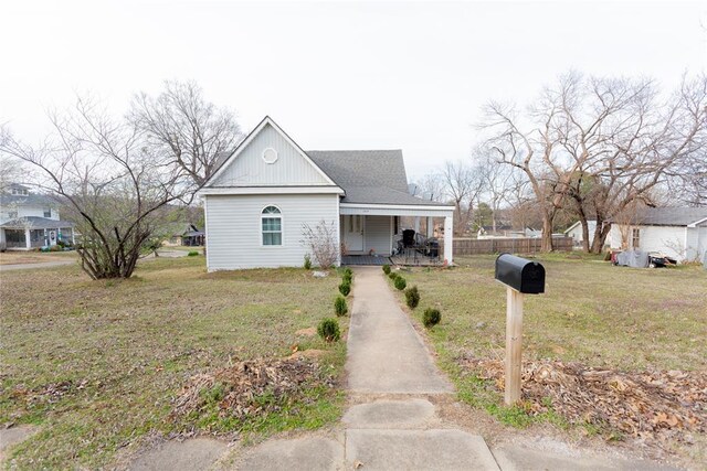 320 W Forest Ave, Eufaula, OK 74432 - view of front of property with covered porch and a front yard