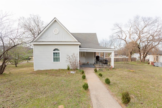 320 W Forest Ave, Eufaula, OK 74432 - view of front facade with a porch and a shingled roof