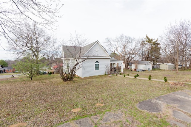 320 W Forest Ave, Eufaula, OK 74432 - view of side of property with a lawn