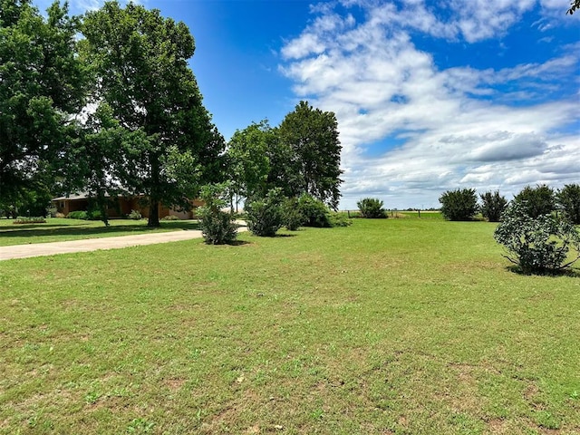10190 County Road 1310, Fort Cobb, OK 73038 - view of grassy yard featuring concrete driveway