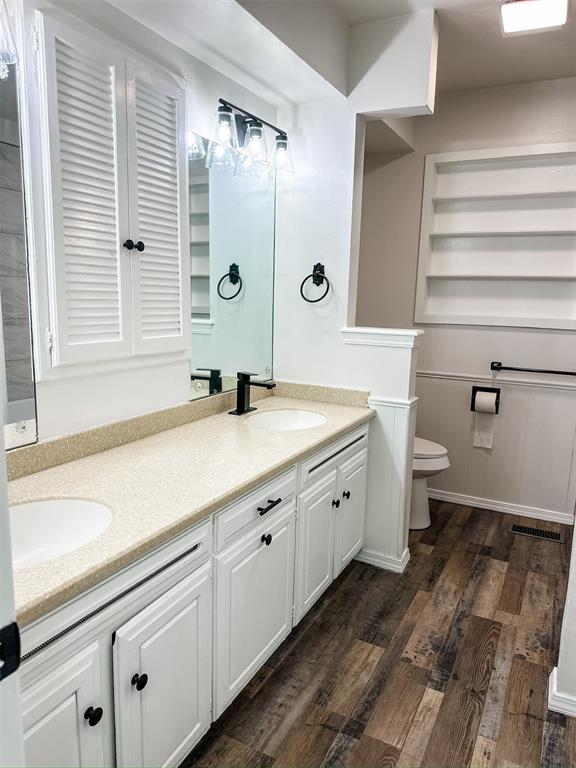 10190 County Road 1310, Fort Cobb, OK 73038 - bathroom with double vanity, wood finished floors, and toilet