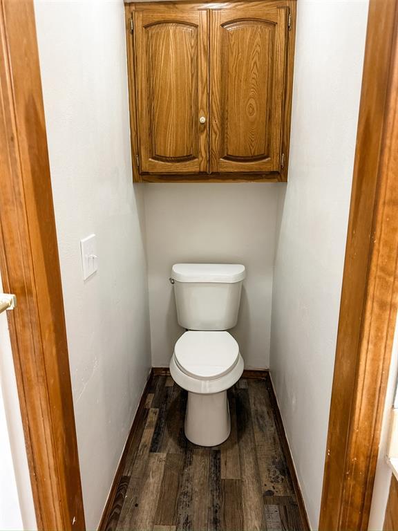 10190 County Road 1310, Fort Cobb, OK 73038 - bathroom featuring toilet, wood finished floors, and baseboards