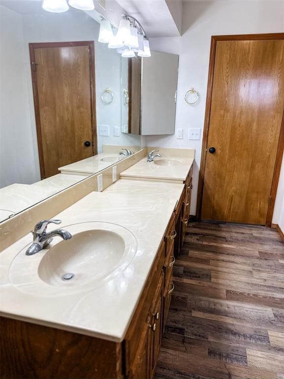 10190 County Road 1310, Fort Cobb, OK 73038 - full bath with double vanity and wood finished floors