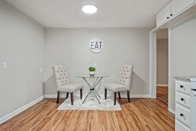 940 NE 32nd St, Oklahoma City, OK 73105 - sitting room featuring light wood-style floors and baseboards