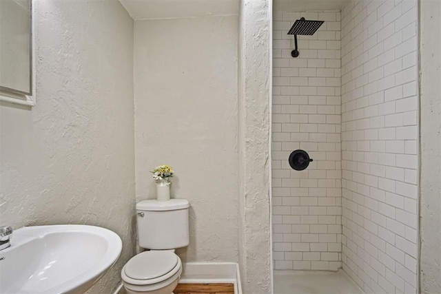 940 NE 32nd St, Oklahoma City, OK 73105 - bathroom featuring a shower stall and a textured wall