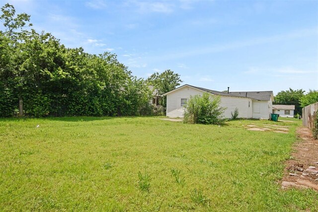 940 NE 32nd St, Oklahoma City, OK 73105 - view of green lawn