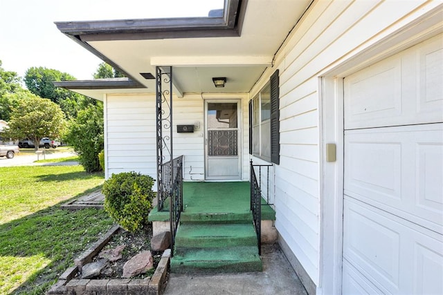 520 SE 47th St, Oklahoma City, OK 73129 - doorway to property featuring a lawn