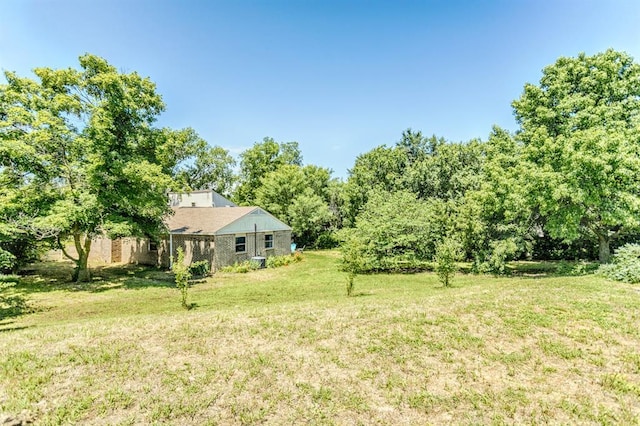 829 Douglas Dr, Norman, OK 73069 - view of green lawn
