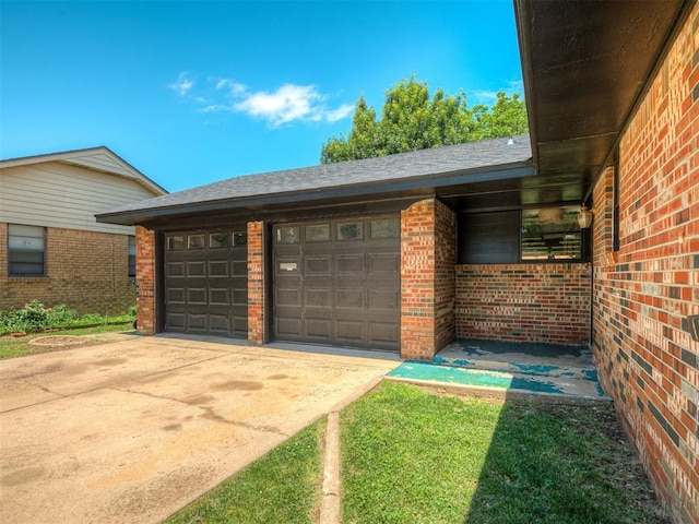 2117 SW 76th St, Oklahoma City, OK 73159 - garage with driveway