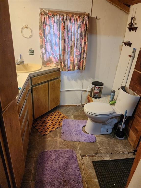 310 Mcgee St, Eufaula, OK 74432 - bathroom with vanity and toilet