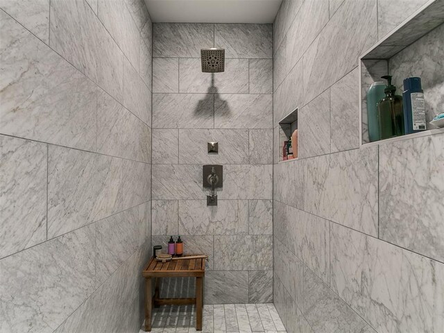 4107 Northhampton Dr, Norman, OK 73072 - bathroom featuring tiled shower