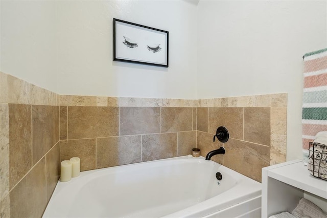908 Carol Ann Pl, Moore, OK 73160 - full bathroom featuring a bath