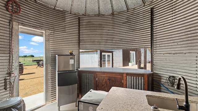 10506 W Smith Rd, El Reno, OK 73036 - dining area featuring a towering ceiling