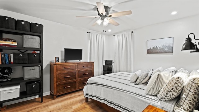 10506 W Smith Rd, El Reno, OK 73036 - bedroom featuring light wood-style flooring, recessed lighting, and a ceiling fan