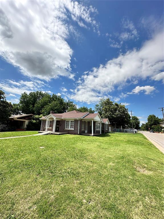 2001 NW 18th St, Oklahoma City, OK 73106 - ranch-style home featuring a front lawn and brick siding