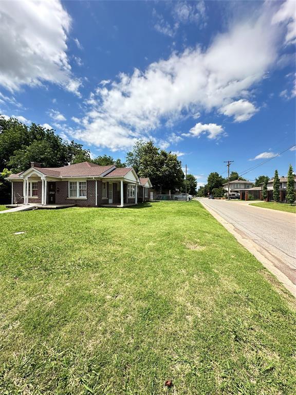 2001 NW 18th St, Oklahoma City, OK 73106 - view of grassy yard