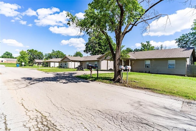 1343 E Moses St, Cushing, OK 74023 - ranch-style home with a front lawn