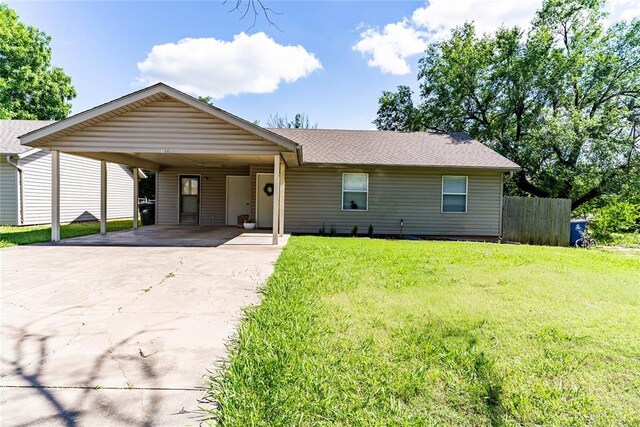 1343 E Moses St, Cushing, OK 74023 - single story home featuring concrete driveway, an attached carport, and roof with shingles