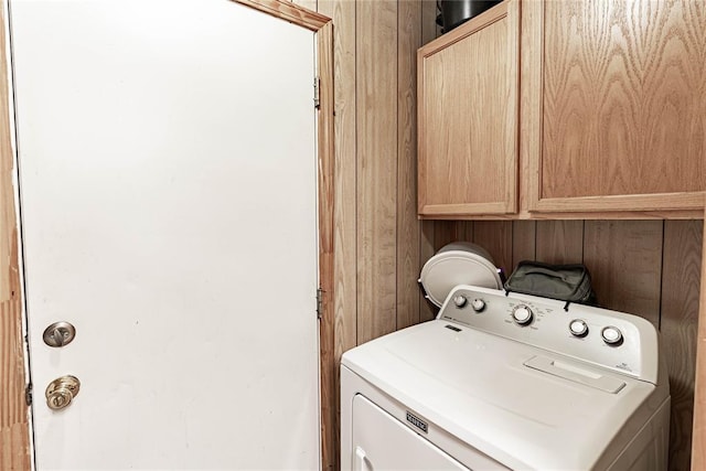 1343 E Moses St, Cushing, OK 74023 - laundry area with washer / dryer, cabinet space, and wooden walls